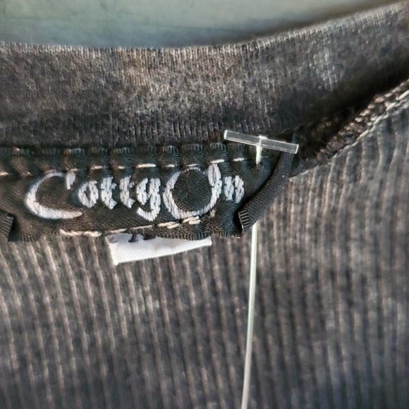 FITS S TO XL SNUG BLACK SKULL CREWNECK TEE - Picture 5 of 7